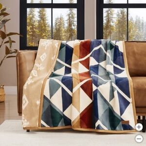 Pendleton Reversible Plush Throw Blanket